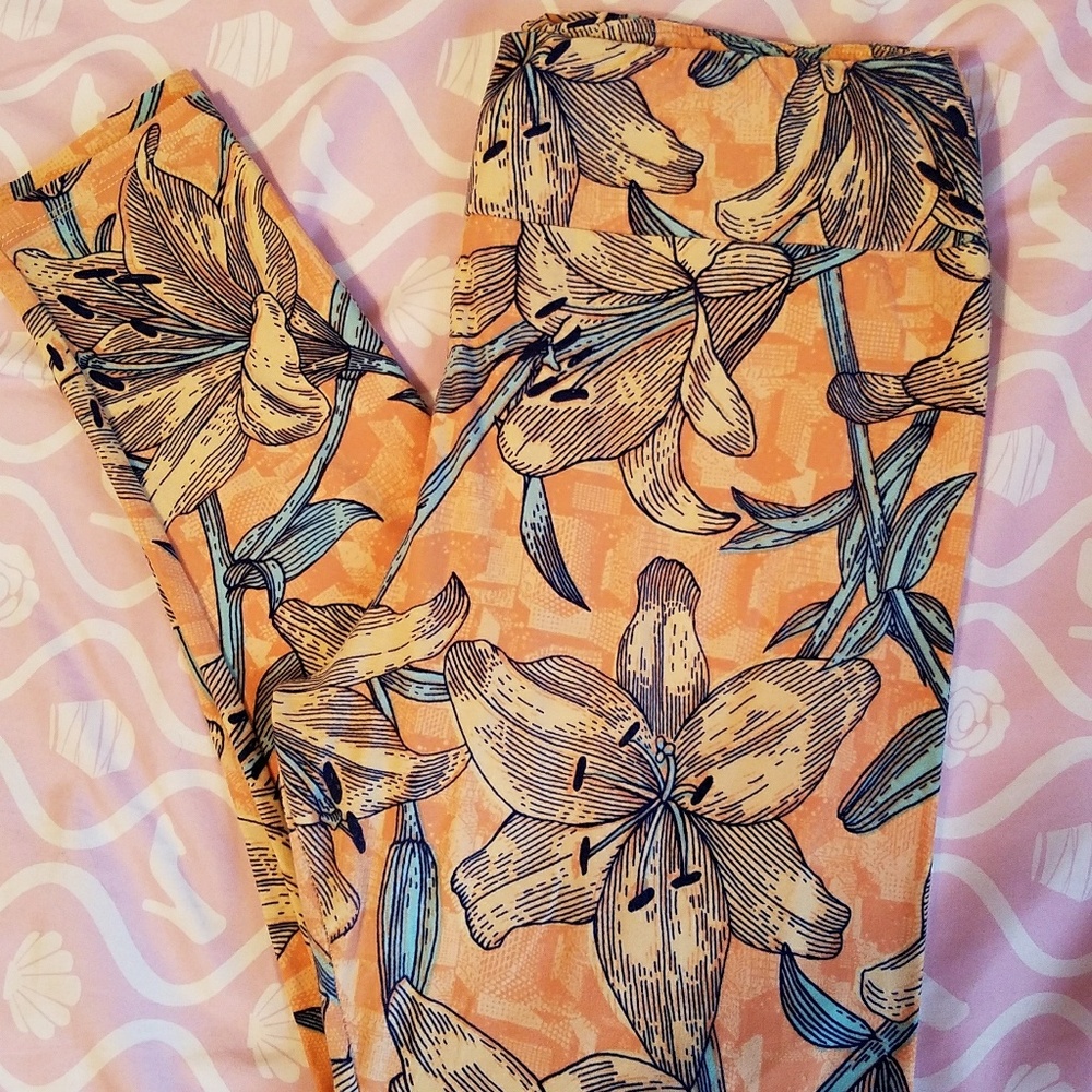 LuLaRoe Tall and Curvy Leggings